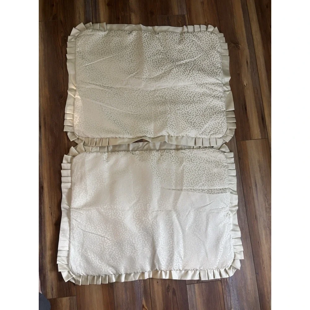 J.QUEEN Damask Quilted Shams Pair Standard Ivory Beige Reversible 30